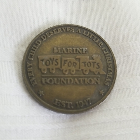 Vintage Marine Toys For Tots Brass Collectible Coin - Picture 2 of 3
